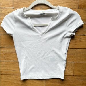 Hollister Women's White Short Sleeve V-Neck Tee xs